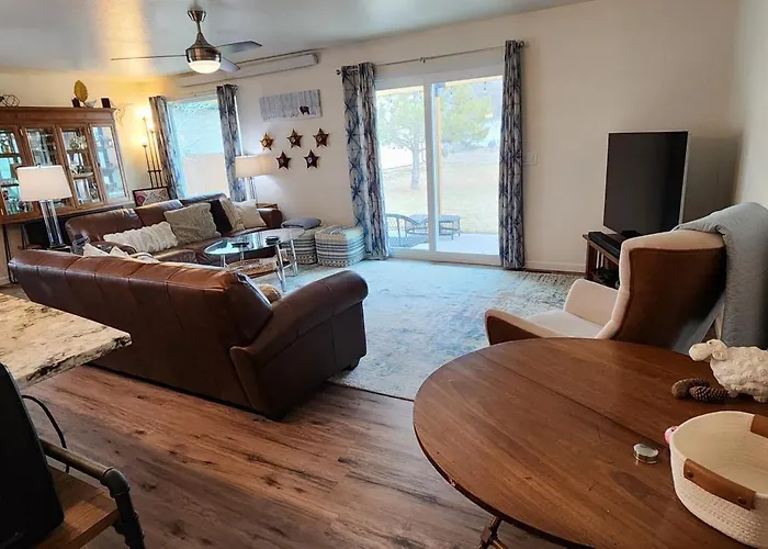 Peaceful Modern House By River & Park In Ferienhaus Guernsey